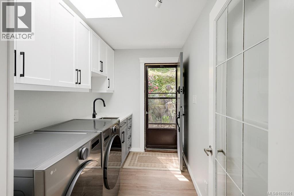 8870 Forest Park Dr, North Saanich, British Columbia  V8L 4E9 - Photo 60 - 1032901