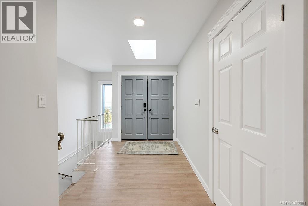 8870 Forest Park Dr, North Saanich, British Columbia  V8L 4E9 - Photo 7 - 1032901