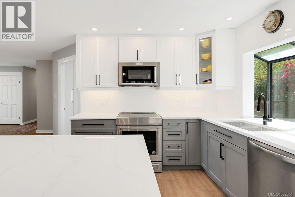 8870 Forest Park Dr, North Saanich, British Columbia  V8L 4E9 - Photo 31 - 1032901