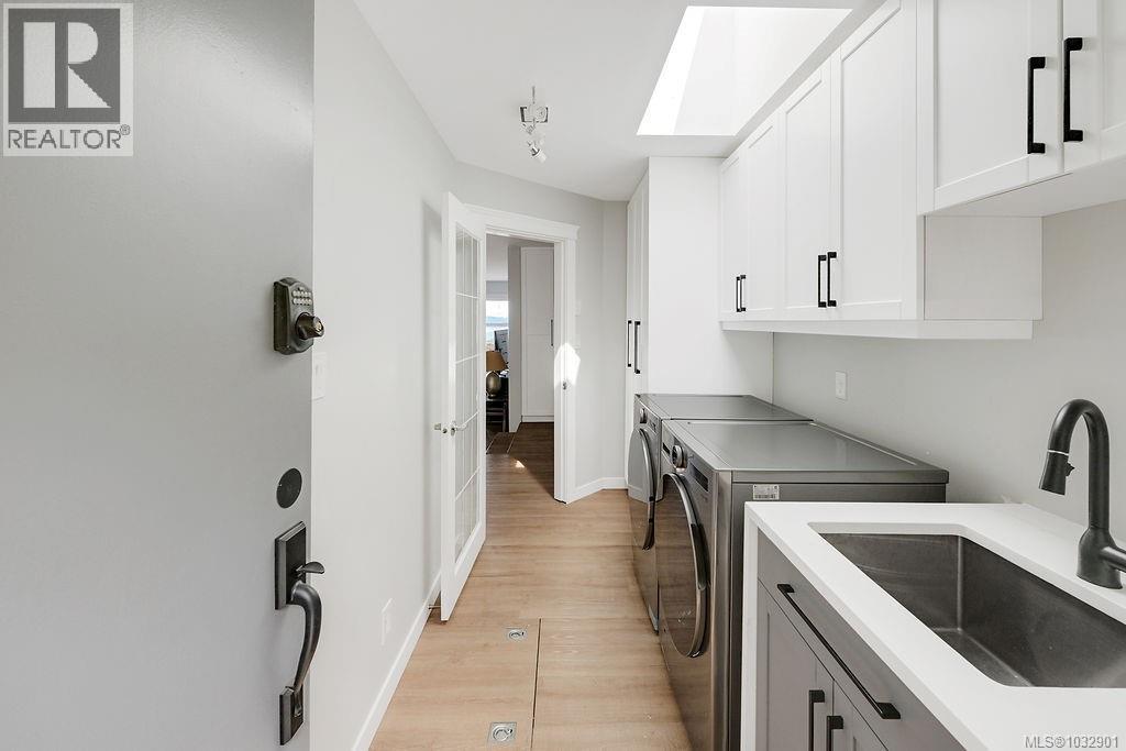 8870 Forest Park Dr, North Saanich, British Columbia  V8L 4E9 - Photo 59 - 1032901