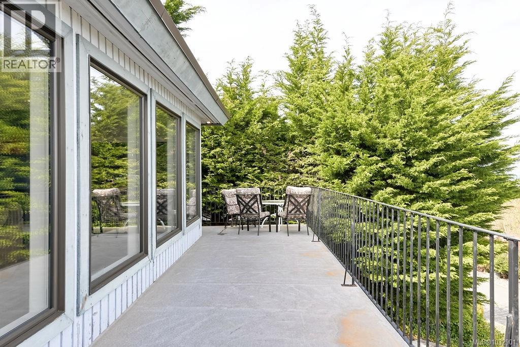 8870 Forest Park Dr, North Saanich, British Columbia  V8L 4E9 - Photo 63 - 1032901