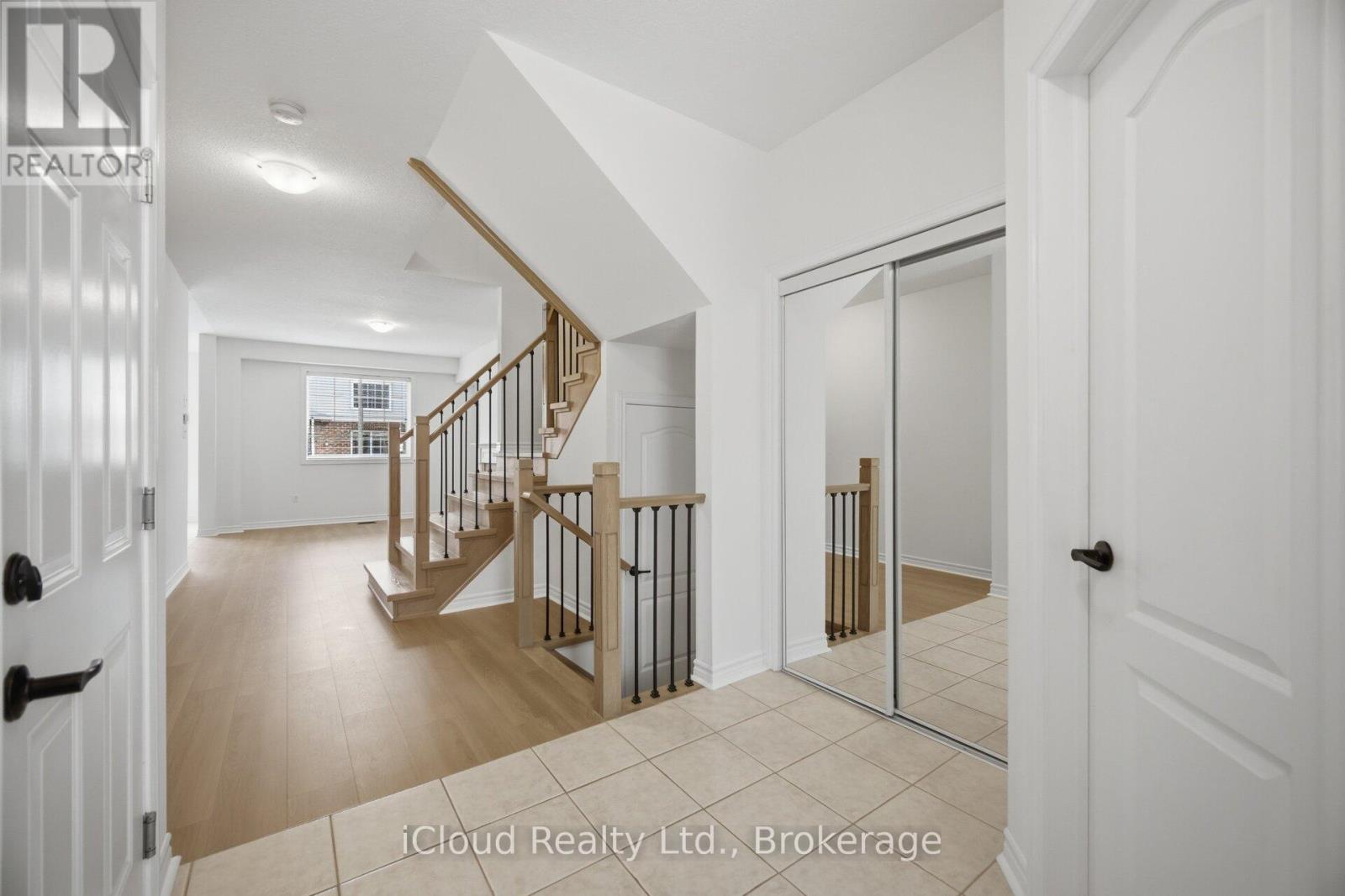 561 Murray Meadows Place, Milton, Ontario  L9T 8L8 - Photo 4 - W13017314