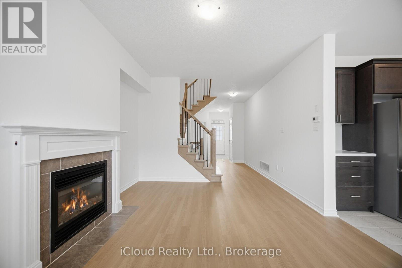 561 Murray Meadows Place, Milton, Ontario  L9T 8L8 - Photo 6 - W13017314