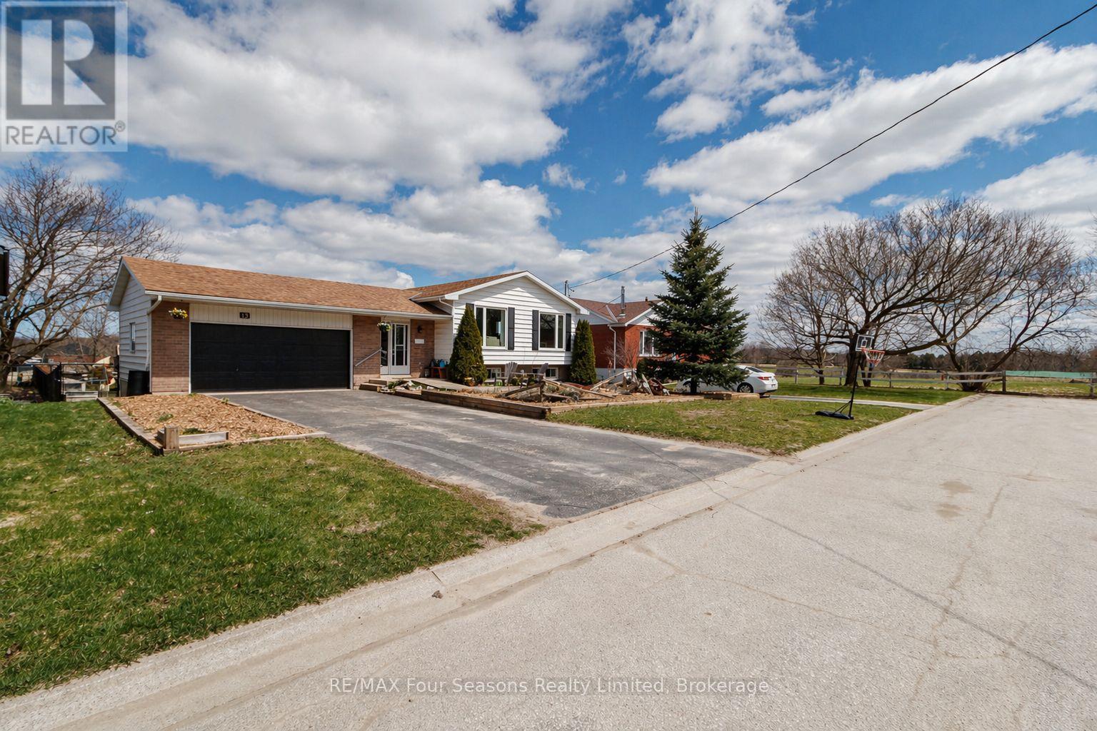 13 Clugston Drive, Grey Highlands, Ontario  N0C 1H0 - Photo 2 - X13025330