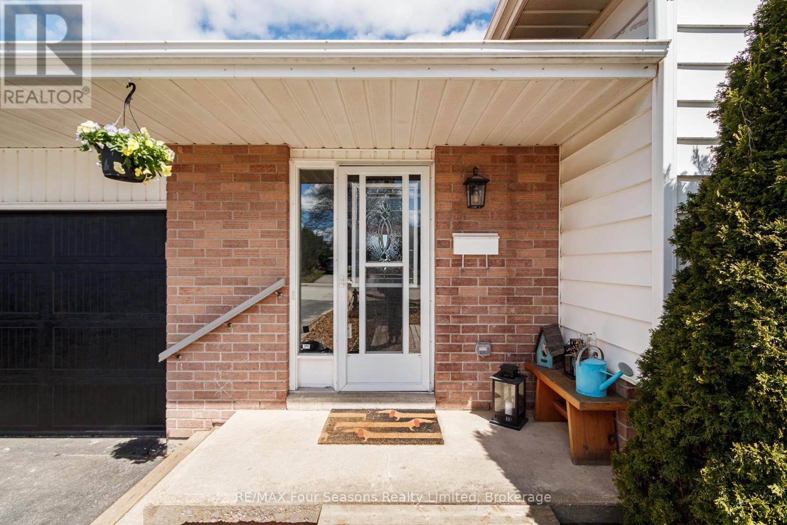 13 Clugston Drive, Grey Highlands, Ontario  N0C 1H0 - Photo 4 - X13025330