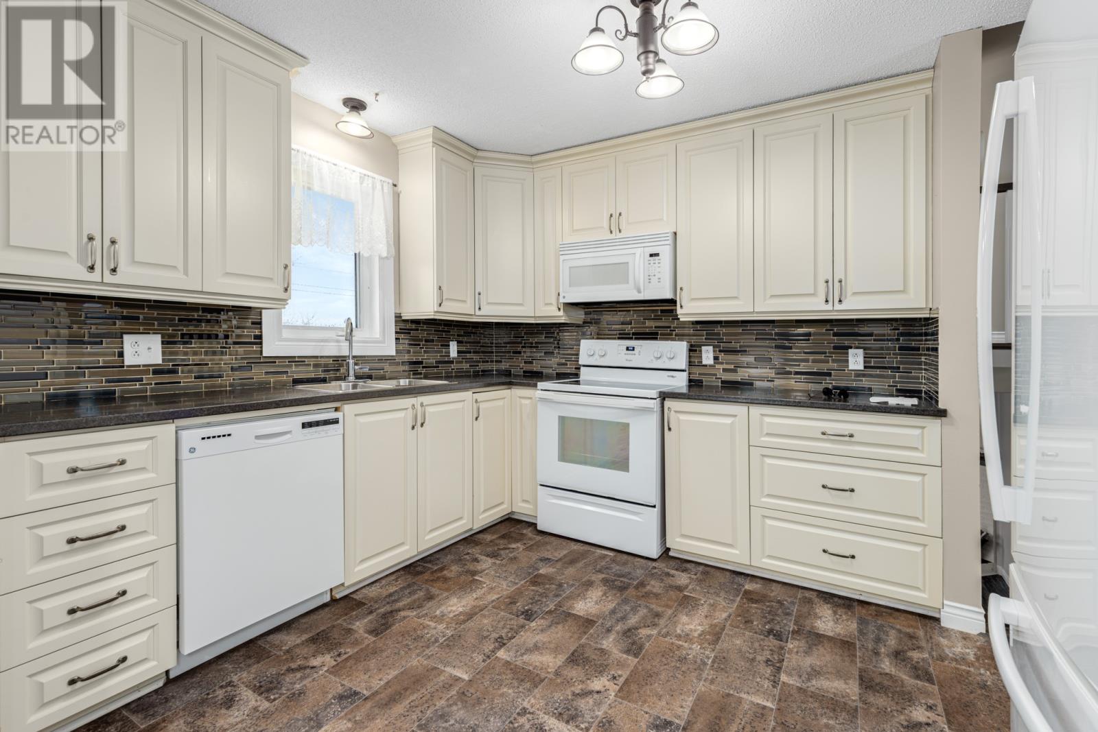 19 Mansfield Crescent, St. John's, Newfoundland & Labrador  A1E 5E7 - Photo 6 - 1295666