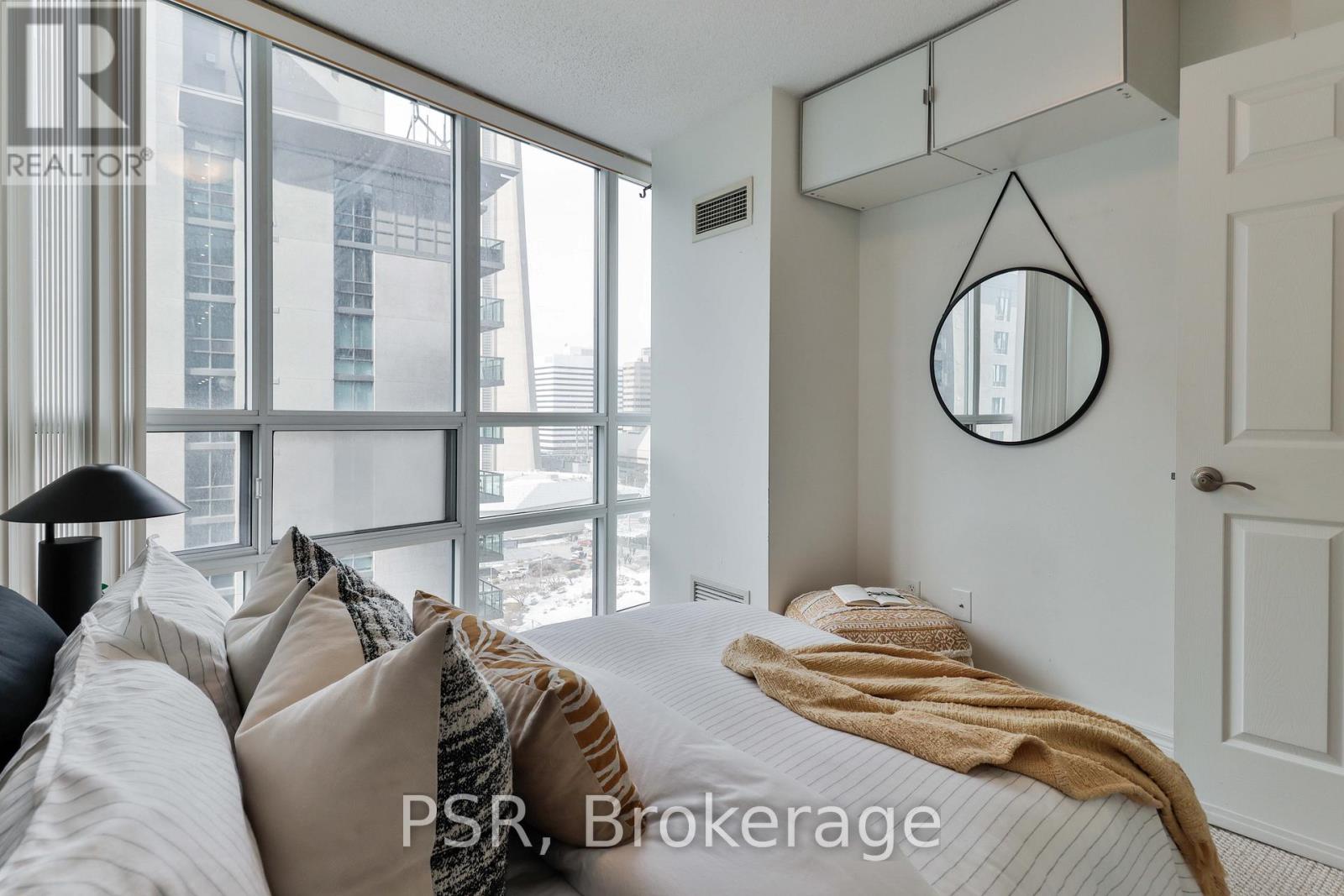 1602 - 30 Grand Trunk Crescent, Toronto, Ontario  M5J 3A4 - Photo 26 - C13025058