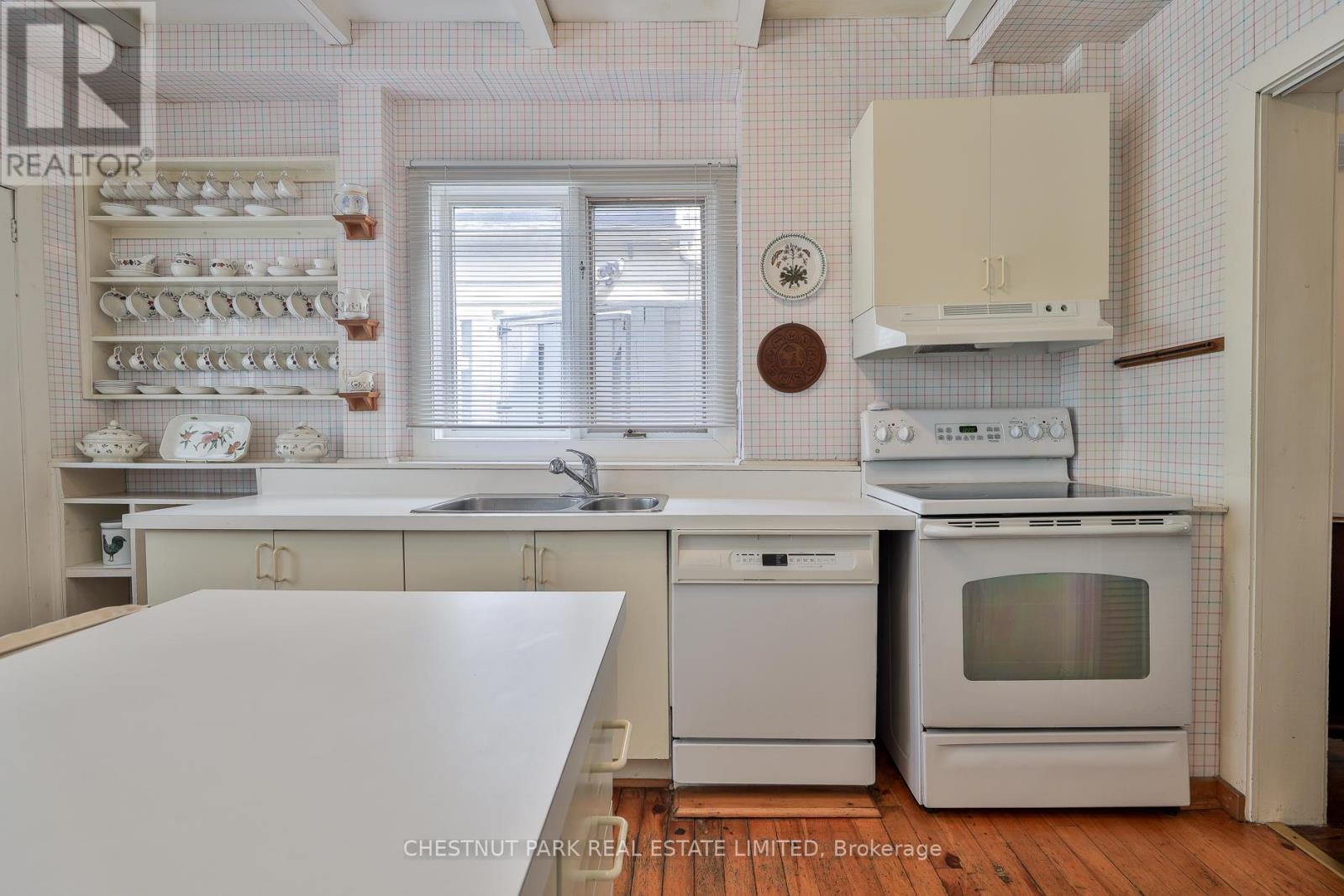 94 Alcina Avenue, Toronto, Ontario  M6G 2E8 - Photo 10 - C13025082