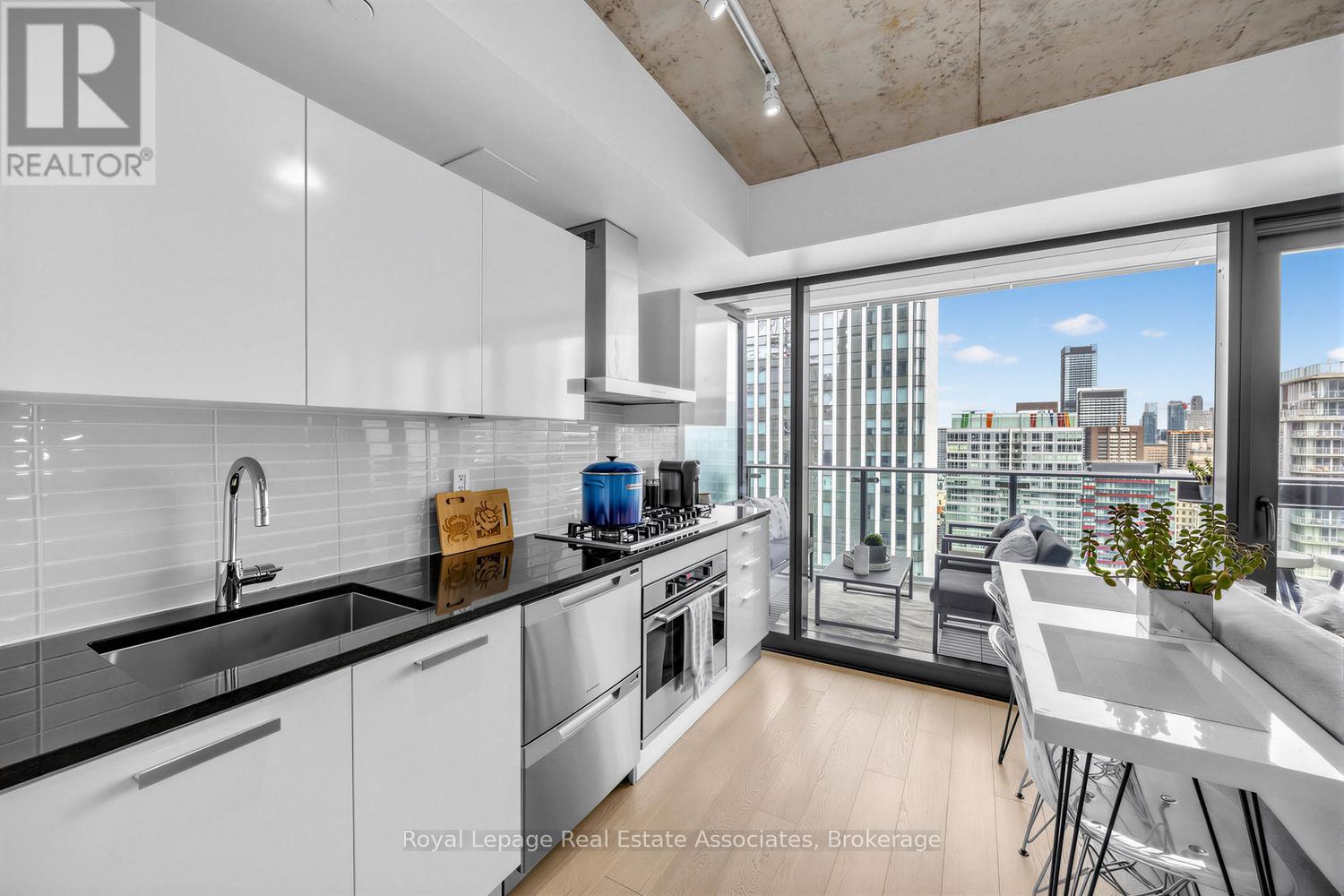 3102 - 224 King Street W, Toronto, Ontario  M5H 0A6 - Photo 4 - C13025380