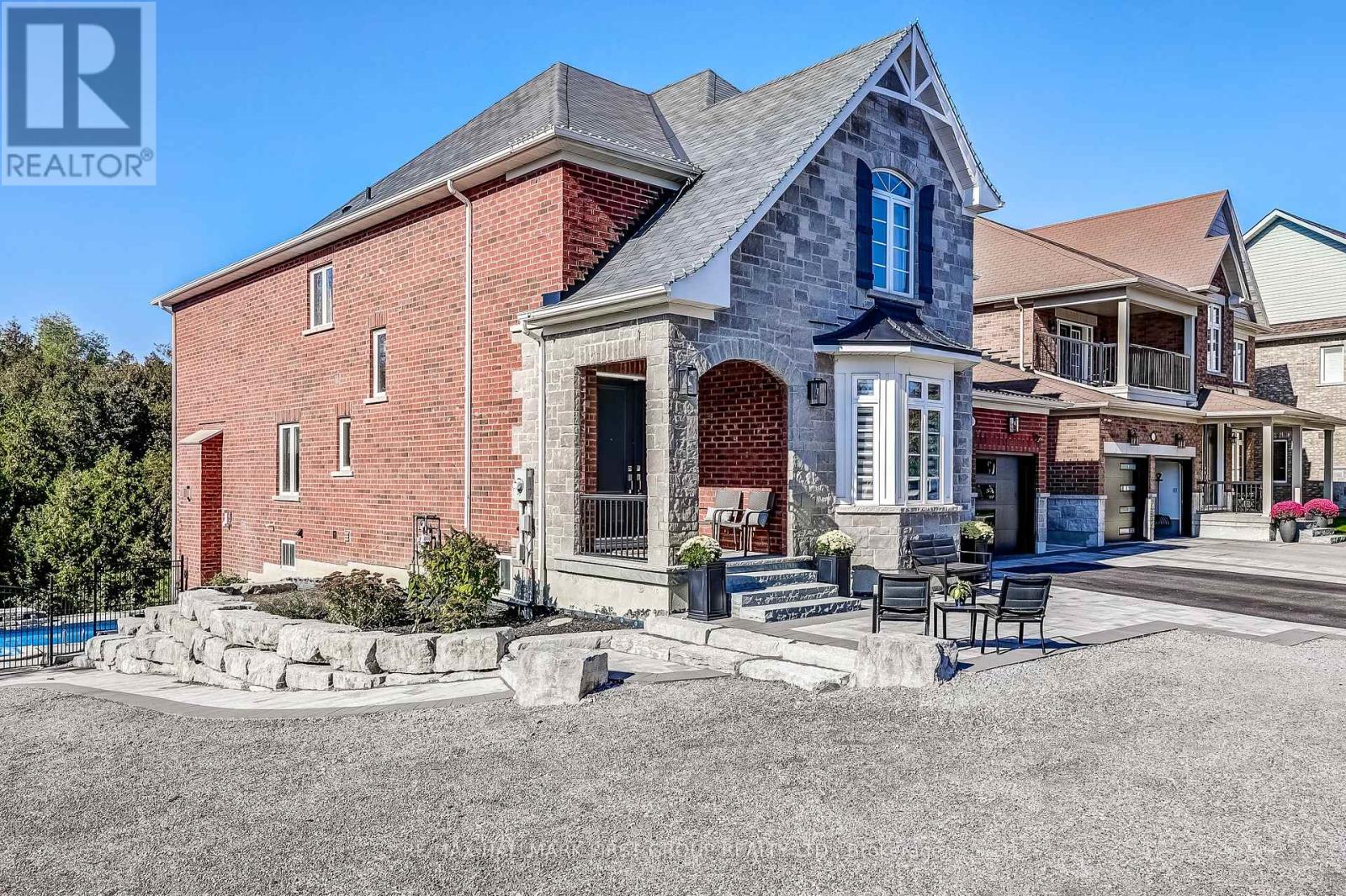 40 Endeavour Court, Whitby, Ontario  L1P 0B5 - Photo 3 - E12833060