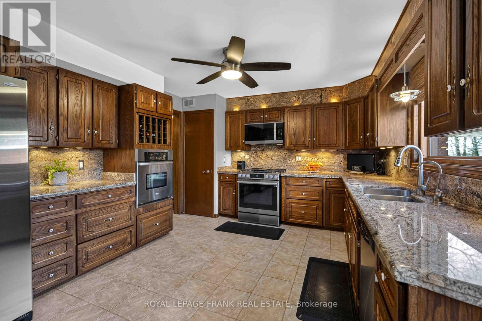 832 Parkhill Road W, Peterborough, Ontario  K9J 6P1 - Photo 14 - X12997276