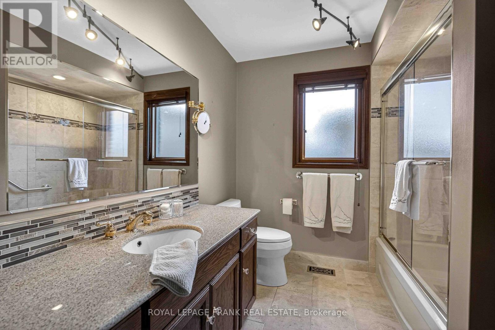 832 Parkhill Road W, Peterborough, Ontario  K9J 6P1 - Photo 25 - X12997276