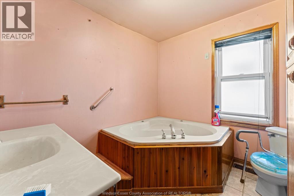 678 Capitol Street, Windsor, Ontario  N8X 3G1 - Photo 14 - 26008770