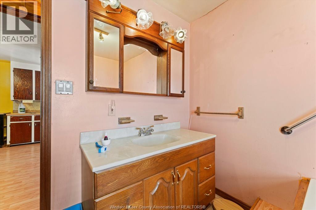 678 Capitol Street, Windsor, Ontario  N8X 3G1 - Photo 15 - 26008770