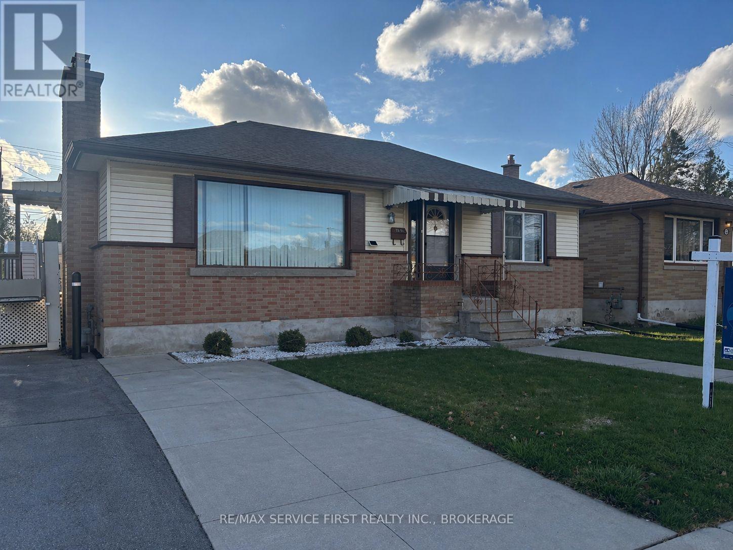 28 Brant Avenue, Kingston, Ontario  K7K 4V1 - Photo 2 - X12825354