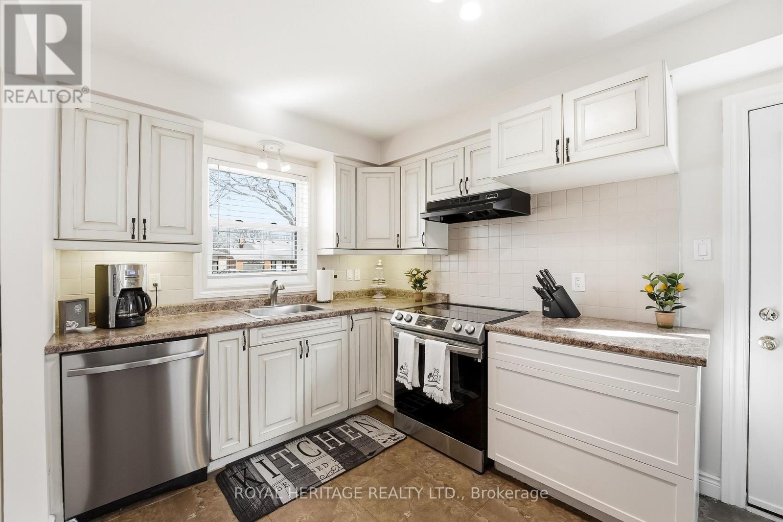 148 Guthrie Crescent, Whitby, Ontario  L1P 1A8 - Photo 14 - E13025072