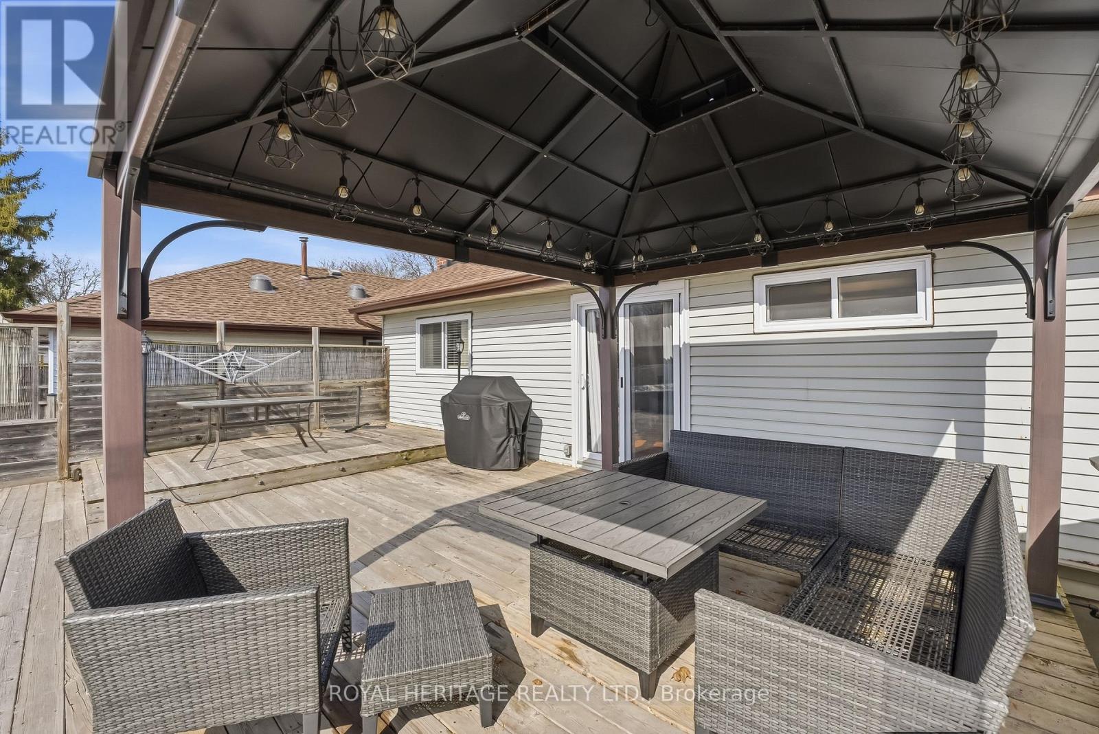 148 Guthrie Crescent, Whitby, Ontario  L1P 1A8 - Photo 37 - E13025072