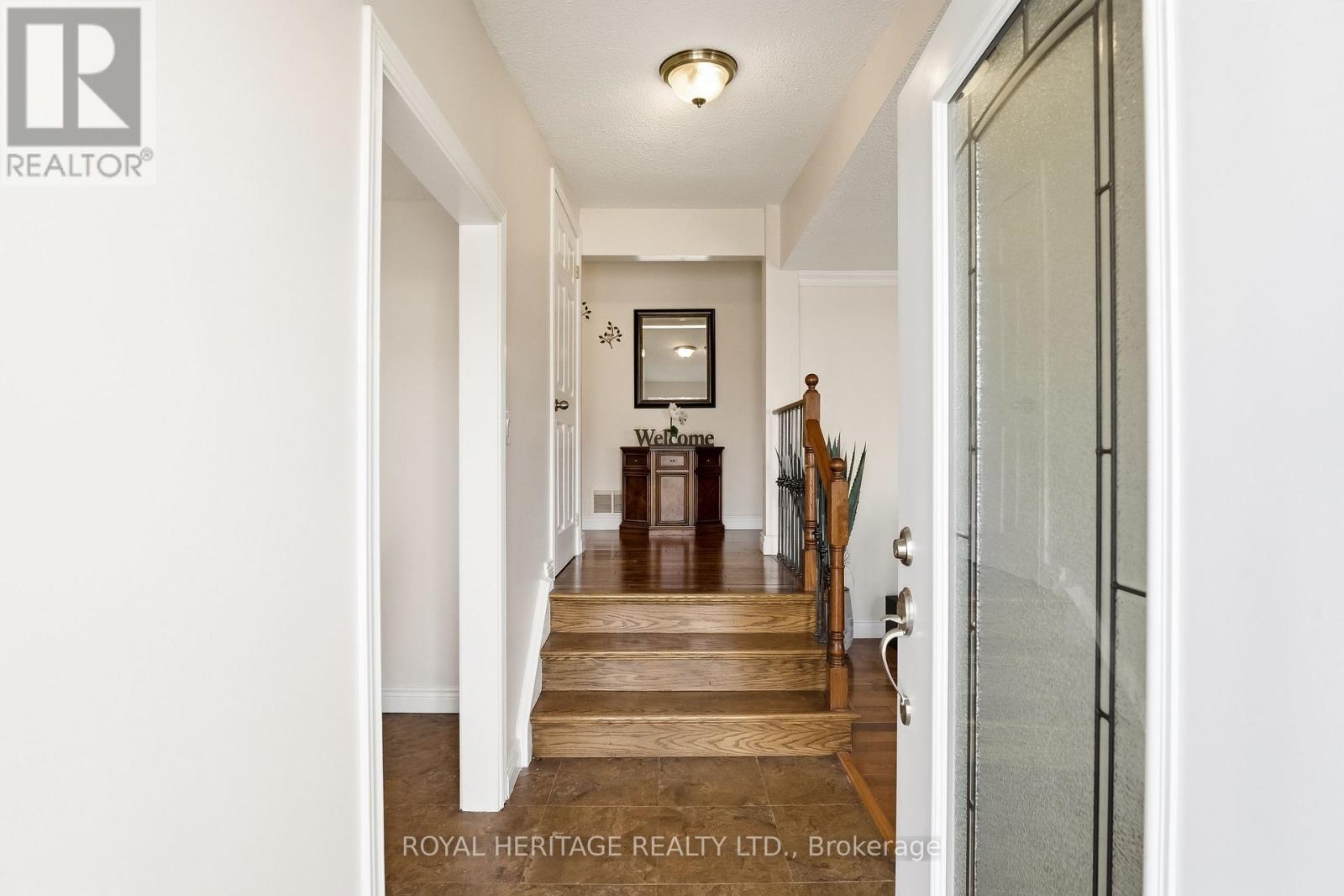 148 Guthrie Crescent, Whitby, Ontario  L1P 1A8 - Photo 4 - E13025072