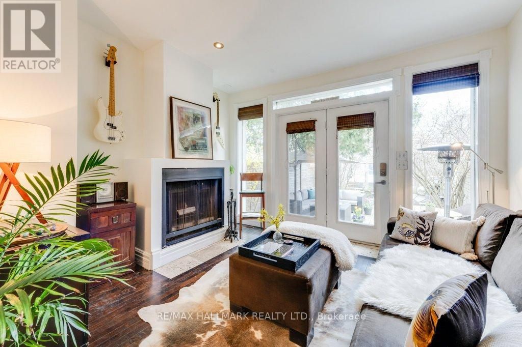 813 Carlaw Avenue, Toronto, Ontario  M4K 3L1 - Photo 11 - E13025132