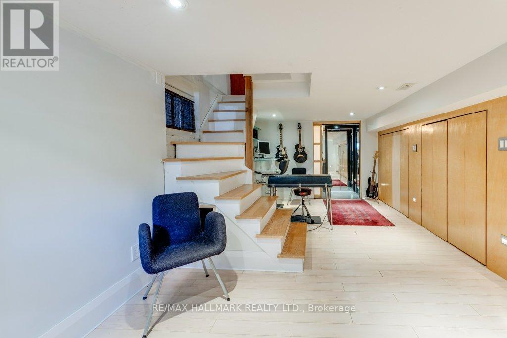 813 Carlaw Avenue, Toronto, Ontario  M4K 3L1 - Photo 32 - E13025132