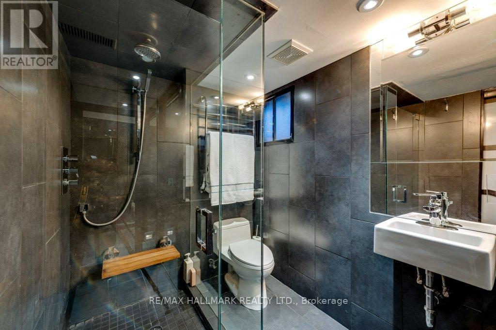 813 Carlaw Avenue, Toronto, Ontario  M4K 3L1 - Photo 35 - E13025132