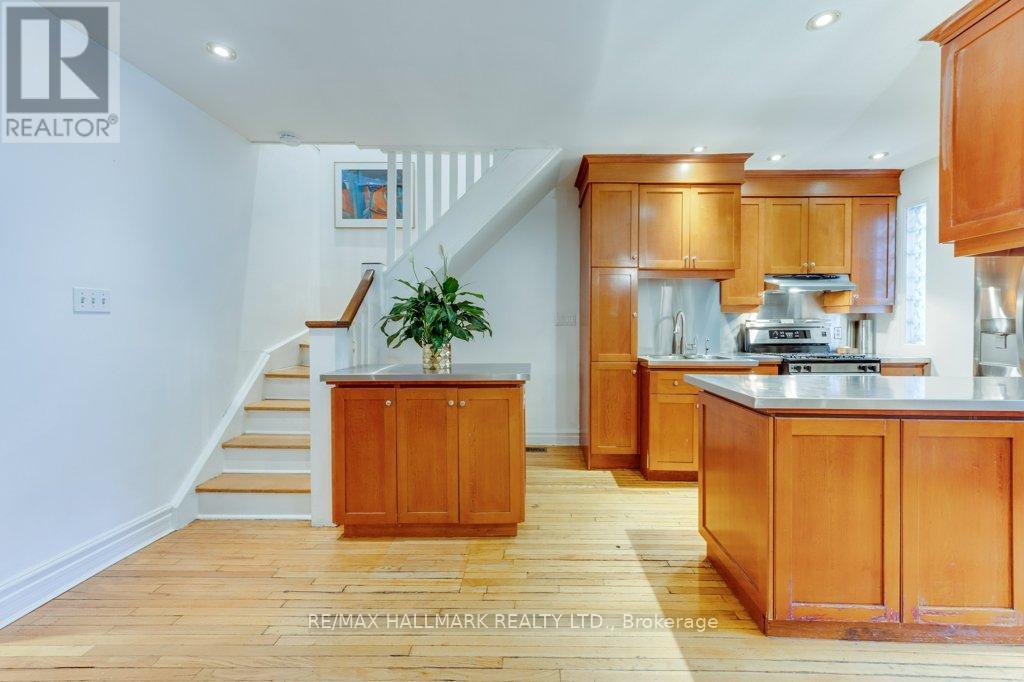 813 Carlaw Avenue, Toronto, Ontario  M4K 3L1 - Photo 4 - E13025132