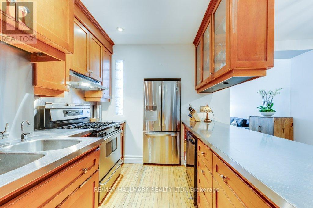 813 Carlaw Avenue, Toronto, Ontario  M4K 3L1 - Photo 7 - E13025132