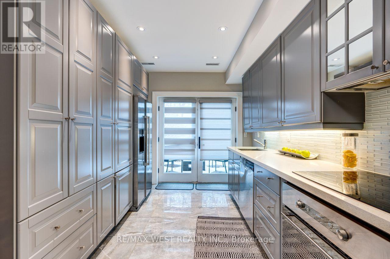 413 Leslie Street, Toronto, Ontario  M4M 3E3 - Photo 7 - E13025172