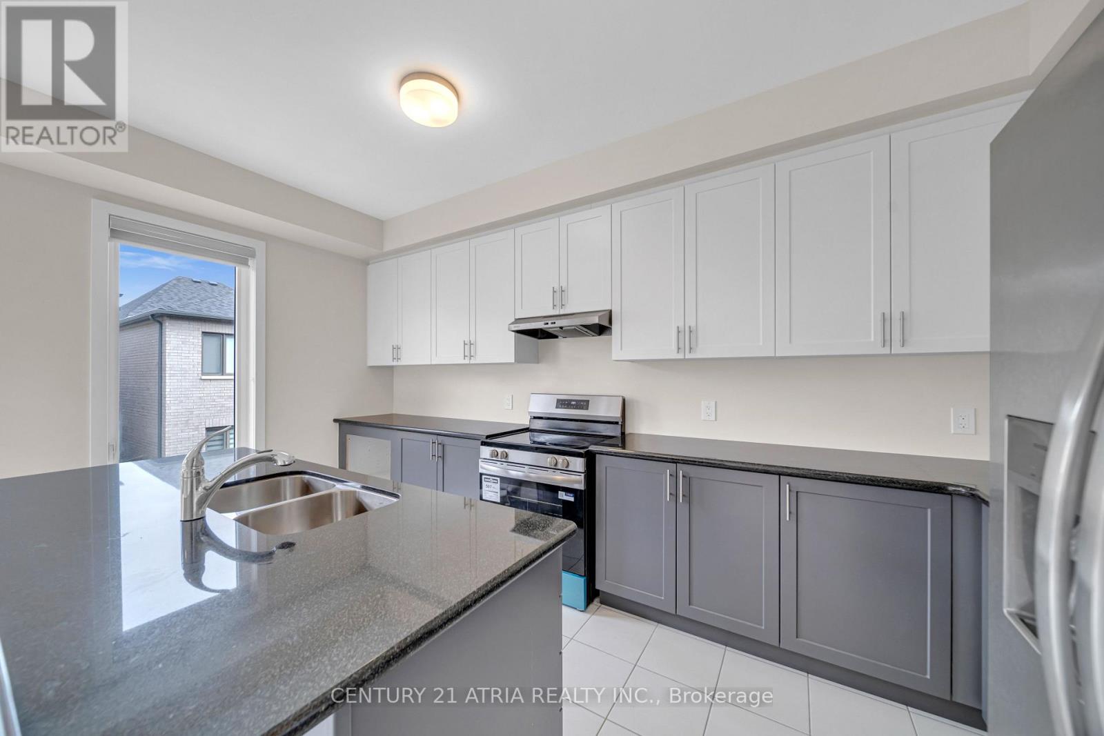 1838 Narcissus Gardens, Pickering, Ontario  L1X 0K6 - Photo 10 - E13025276