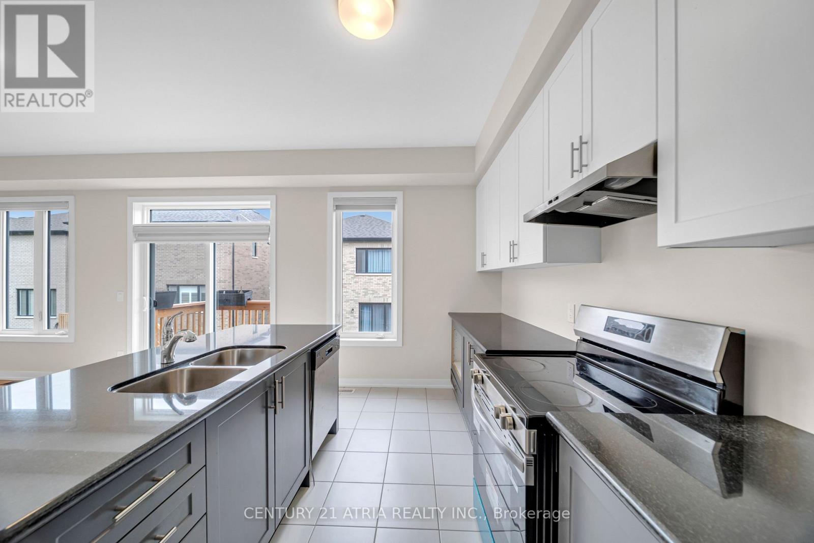 1838 Narcissus Gardens, Pickering, Ontario  L1X 0K6 - Photo 11 - E13025276