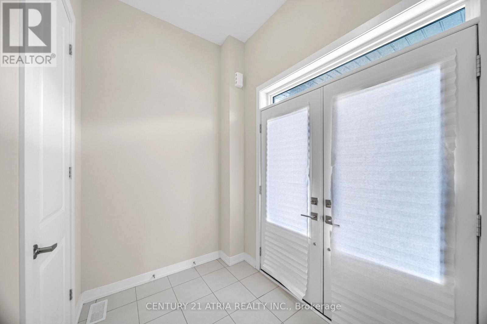 1838 Narcissus Gardens, Pickering, Ontario  L1X 0K6 - Photo 2 - E13025276