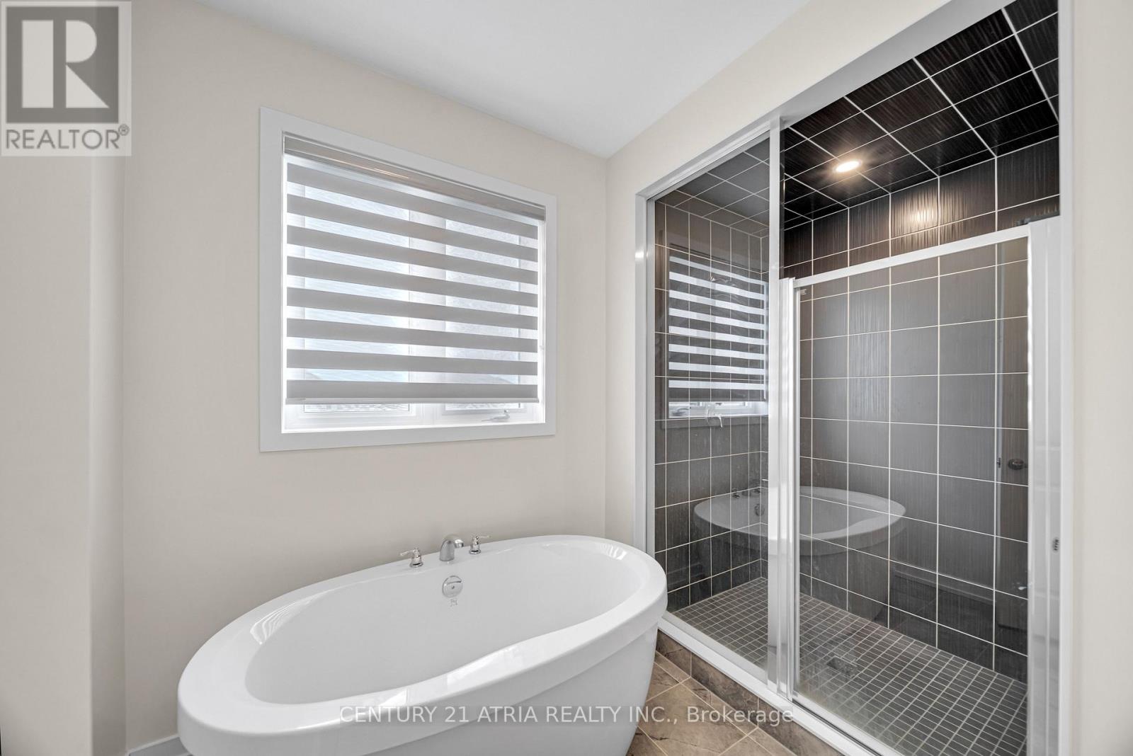 1838 Narcissus Gardens, Pickering, Ontario  L1X 0K6 - Photo 22 - E13025276