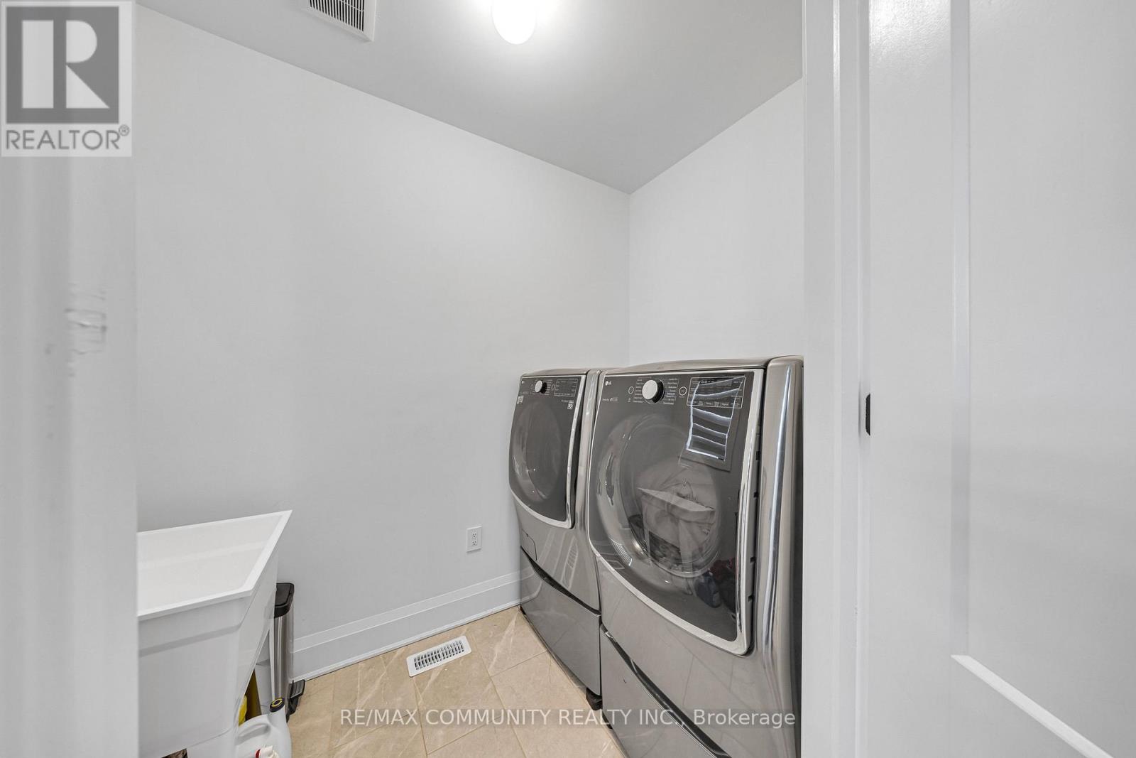 1567 Scarlett Trail E, Pickering, Ontario  L1V 2P8 - Photo 25 - E13025410