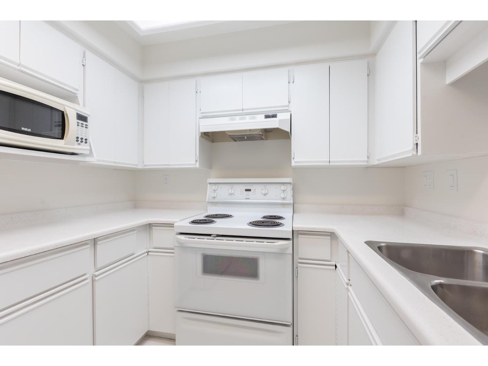 206 1447 Best Street, White Rock, British Columbia  V4B 4E5 - Photo 15 - R3113090