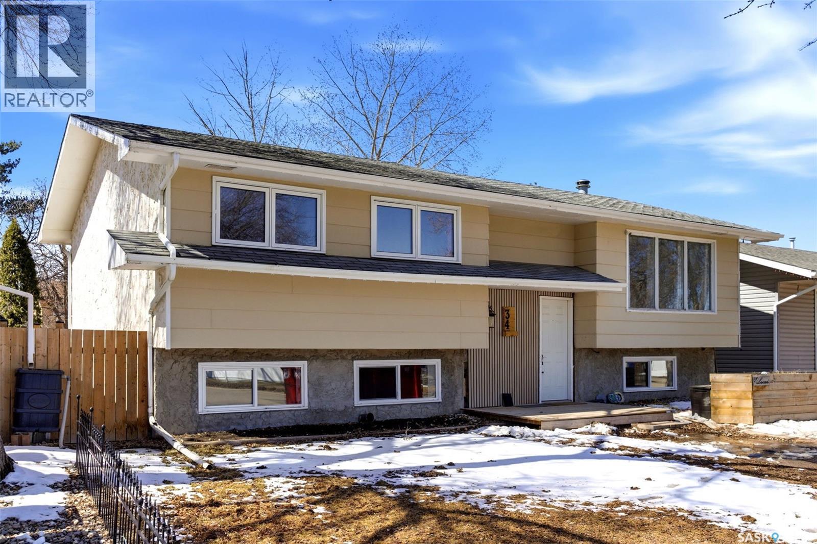 34 Glasgow Street, Regina, Saskatchewan  S4X 1E1 - Photo 2 - SK033383