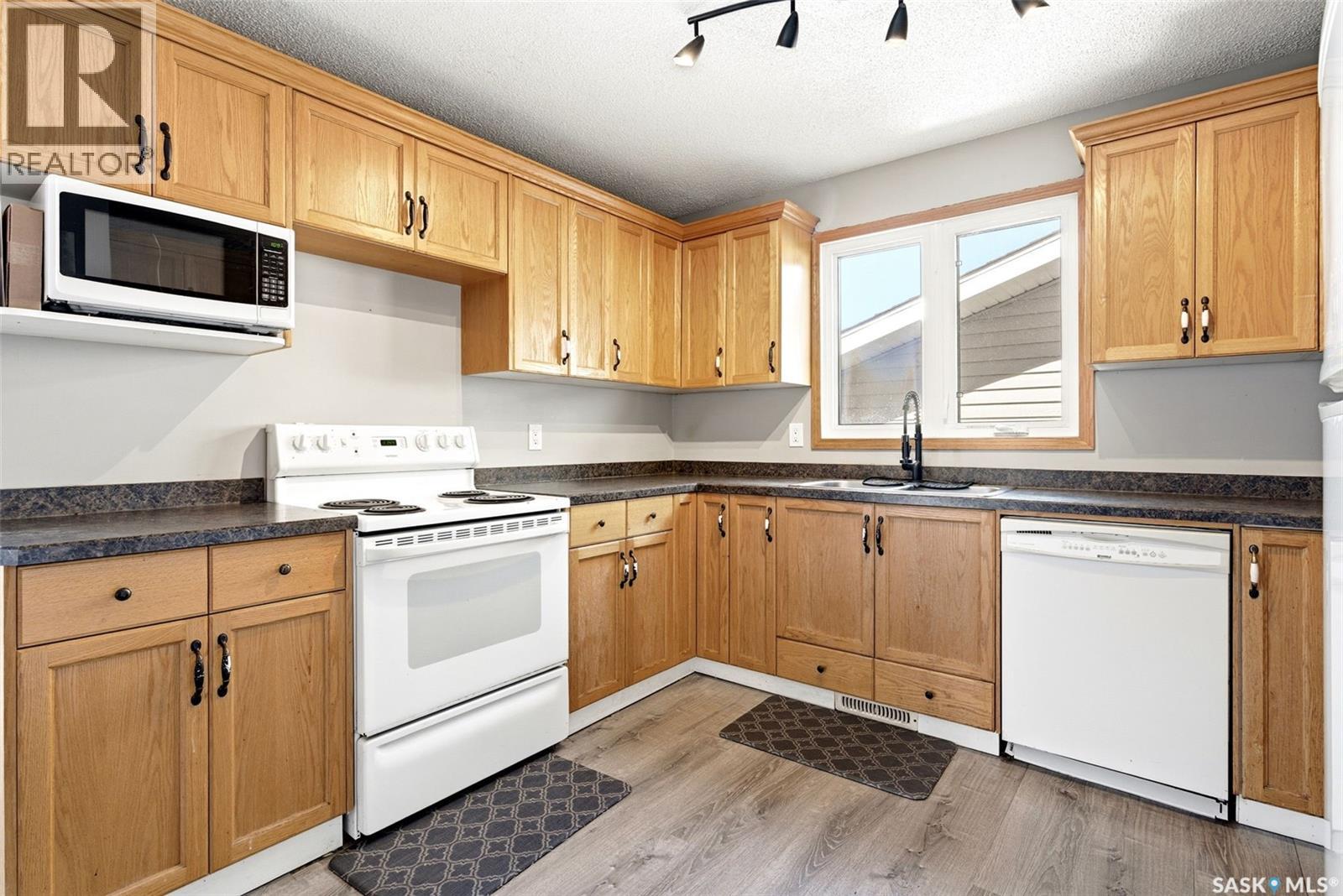 34 Glasgow Street, Regina, Saskatchewan  S4X 1E1 - Photo 8 - SK033383