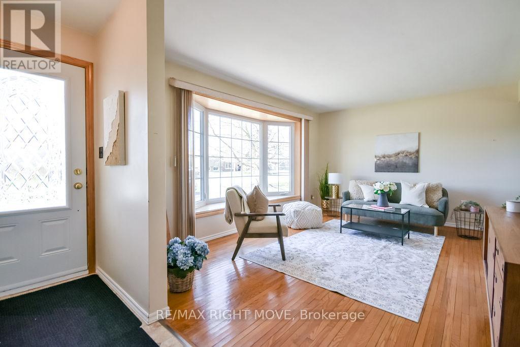 323 Collins Drive, Orillia, Ontario  L3V 1E5 - Photo 3 - S13025394