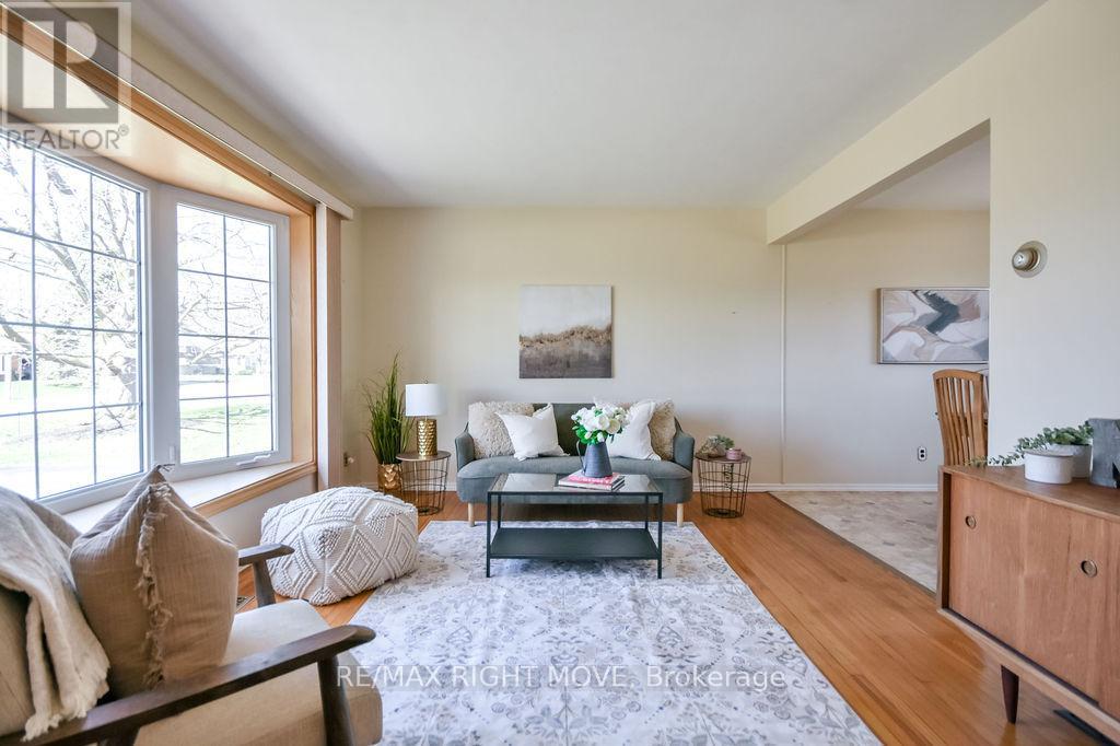 323 Collins Drive, Orillia, Ontario  L3V 1E5 - Photo 4 - S13025394