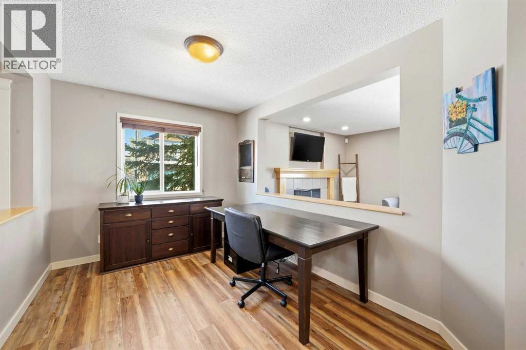 101 Cougarstone Manor Sw, Calgary, Alberta  T3H 5N5 - Photo 5 - A2302495