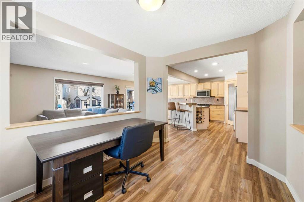 101 Cougarstone Manor Sw, Calgary, Alberta  T3H 5N5 - Photo 6 - A2302495