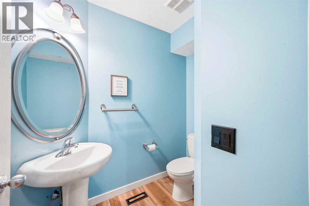 101 Cougarstone Manor Sw, Calgary, Alberta  T3H 5N5 - Photo 4 - A2302495