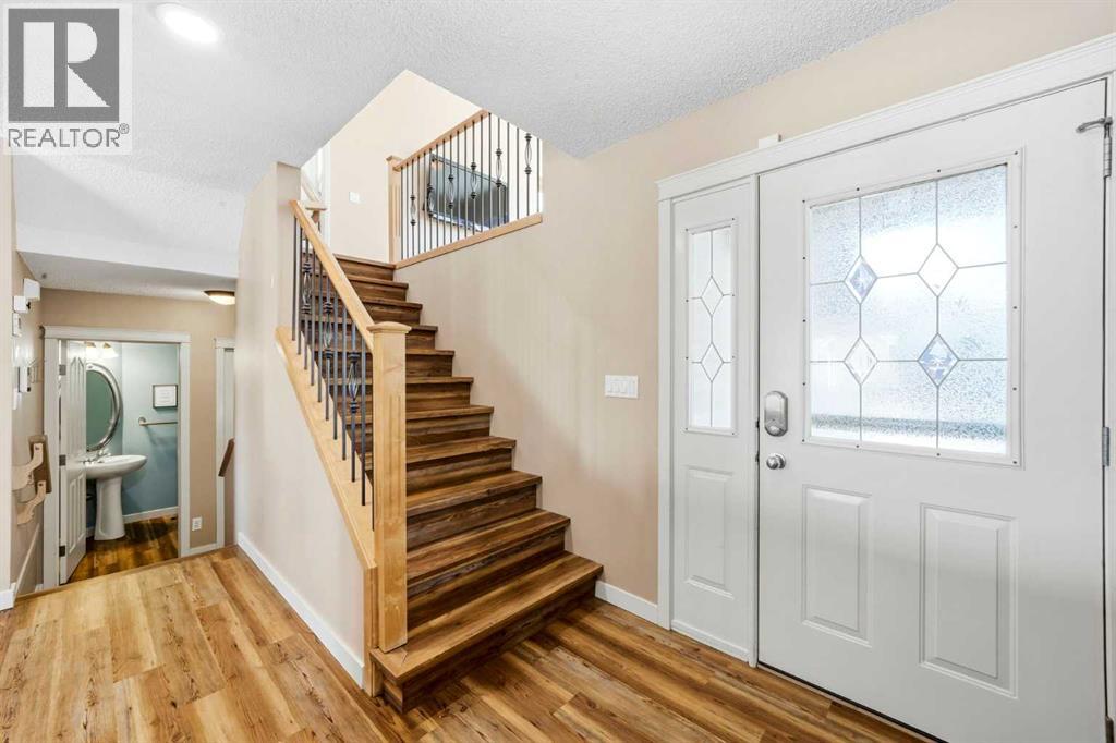 101 Cougarstone Manor Sw, Calgary, Alberta  T3H 5N5 - Photo 3 - A2302495