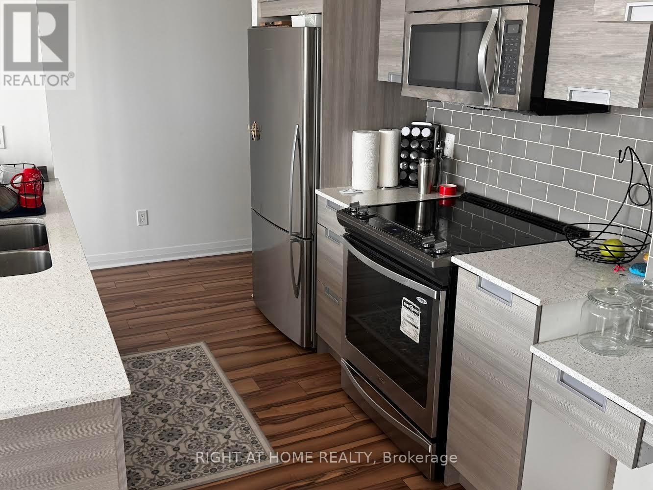 1004 - 75 Eglinton Avenue W, Mississauga, Ontario  L5R 0E5 - Photo 4 - W12995322