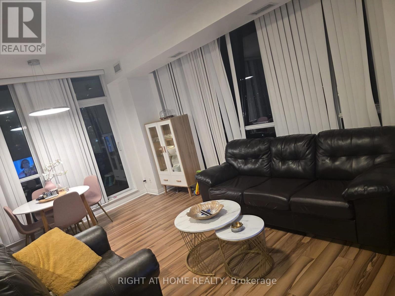 1004 - 75 Eglinton Avenue W, Mississauga, Ontario  L5R 0E5 - Photo 6 - W12995322