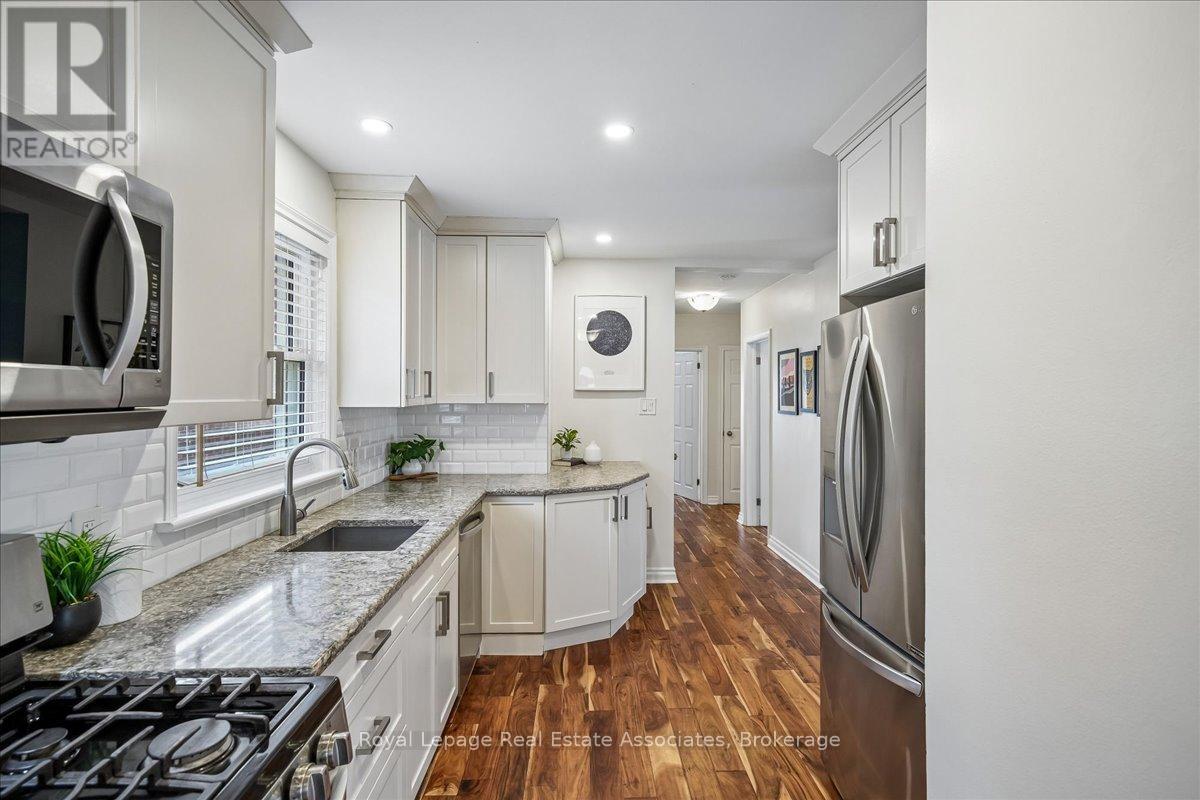 14 Cavell Avenue, Toronto, Ontario  M8V 1P2 - Photo 14 - W13025050