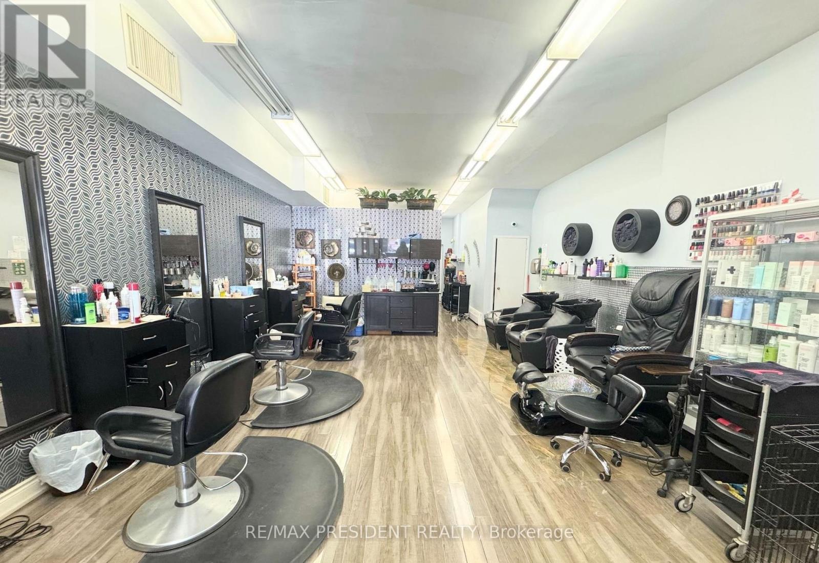 3063 Hurontario Street, Mississauga, Ontario  L5A 2G9 - Photo 2 - W13025064