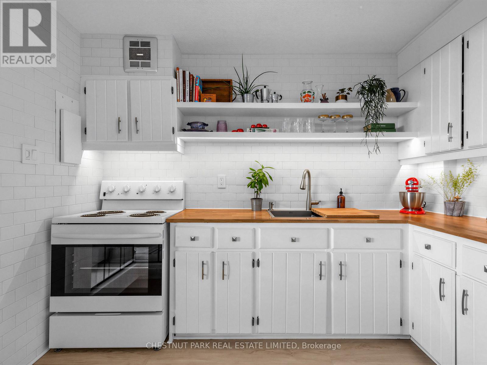 1210 - 541 Blackthorn Avenue, Toronto, Ontario  M6M 5A6 - Photo 8 - W13025222