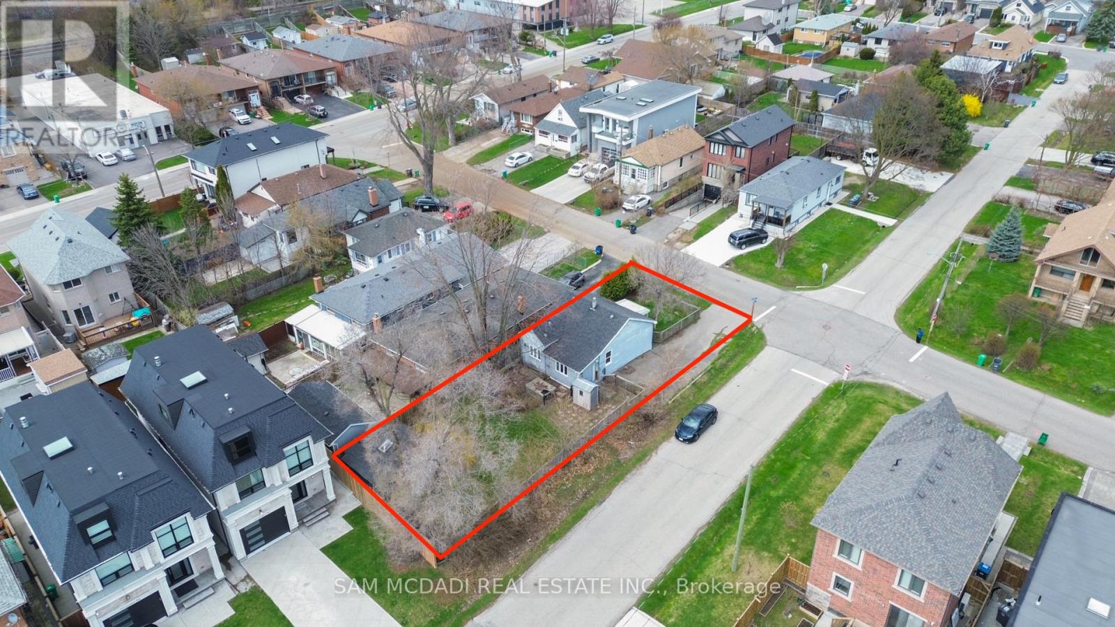 1062 West Avenue, Mississauga, Ontario  L5E 1W2 - Photo 2 - W13025302