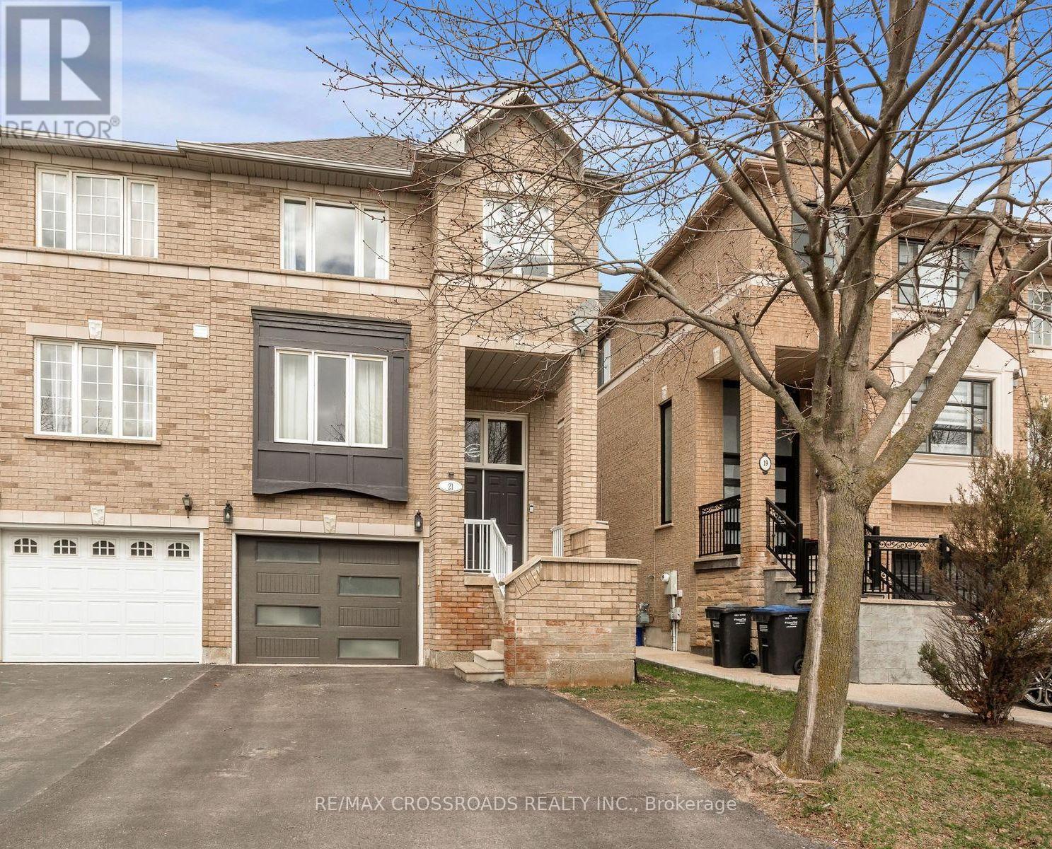 21 Cedarvalley Boulevard, Brampton, Ontario  L7A 1N7 - Photo 2 - W13025318