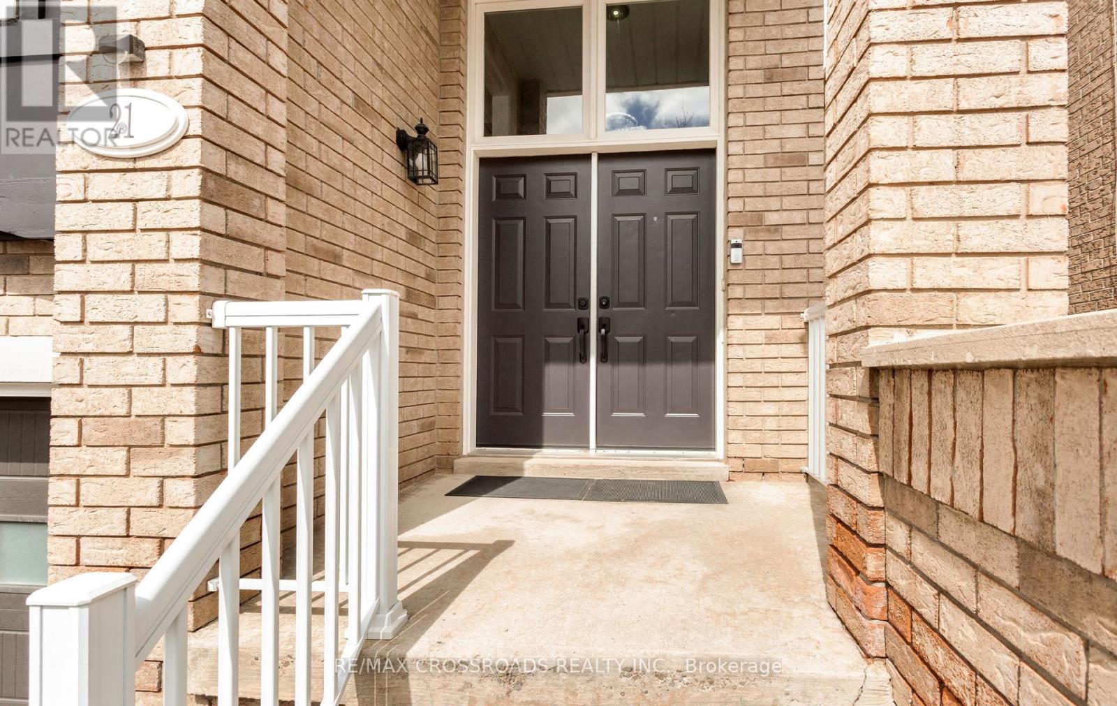 21 Cedarvalley Boulevard, Brampton, Ontario  L7A 1N7 - Photo 3 - W13025318